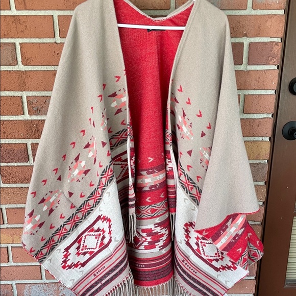 American Eagle Outfitters Tops - American eagle poncho